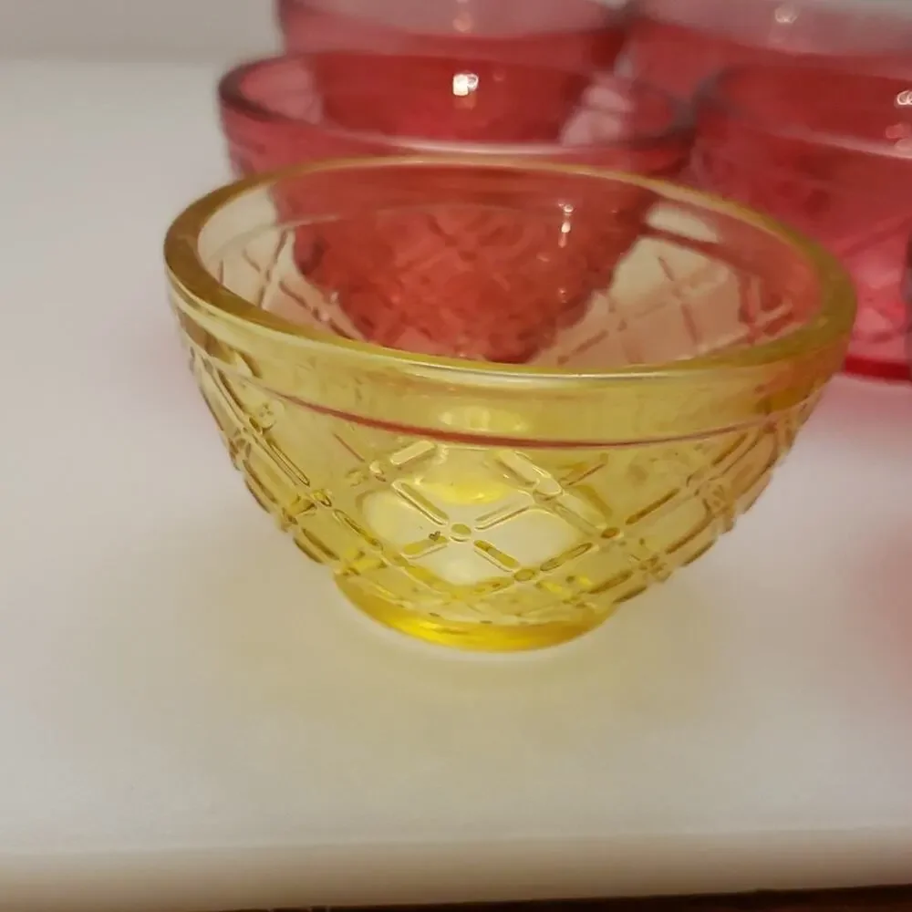 Lot of 6 decorative small bowls 3 oz red‎ and yellow